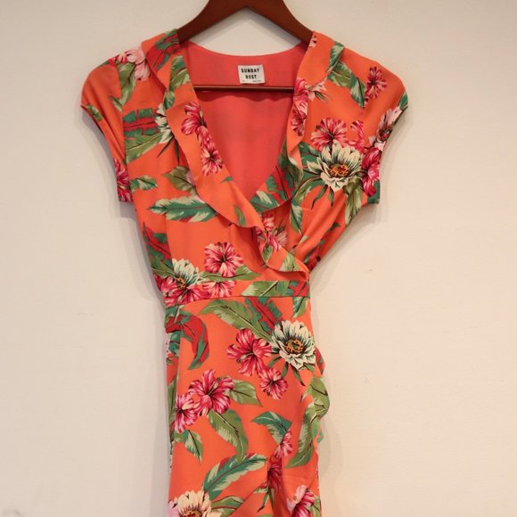 Aritzia Dresses & Skirts - Aritzia Sunday Best Womens Size 00 Coral Pink Green Wrap Dress Floral Crepe Mini